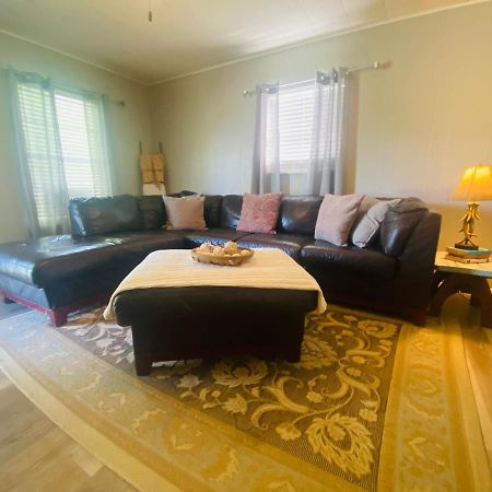 Pecan St. Parlor Haus Downtown Bandera, Tx المظهر الخارجي الصورة