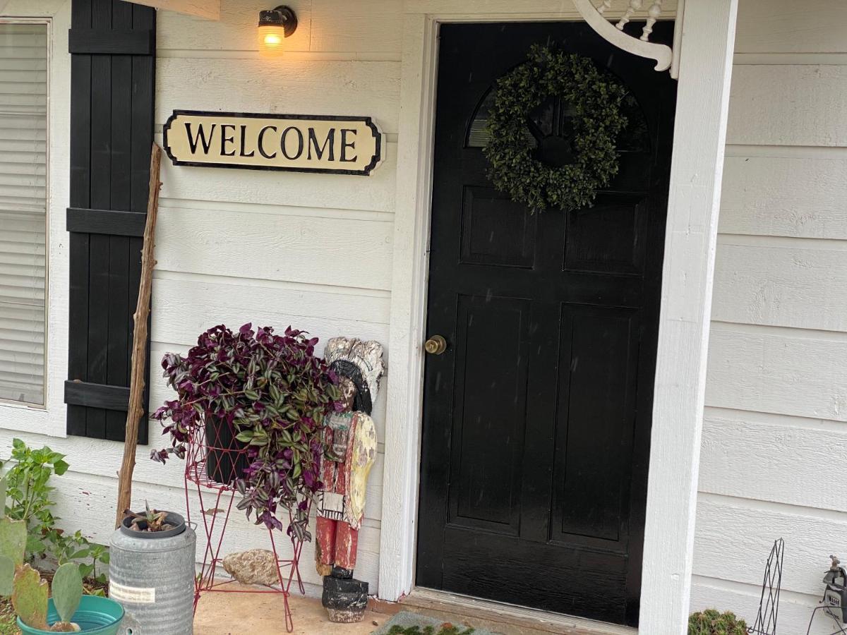 Pecan St. Parlor Haus Downtown Bandera, Tx المظهر الخارجي الصورة