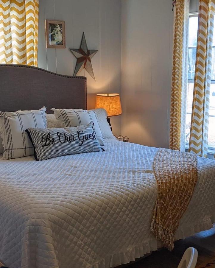 Pecan St. Parlor Haus Downtown Bandera, Tx المظهر الخارجي الصورة