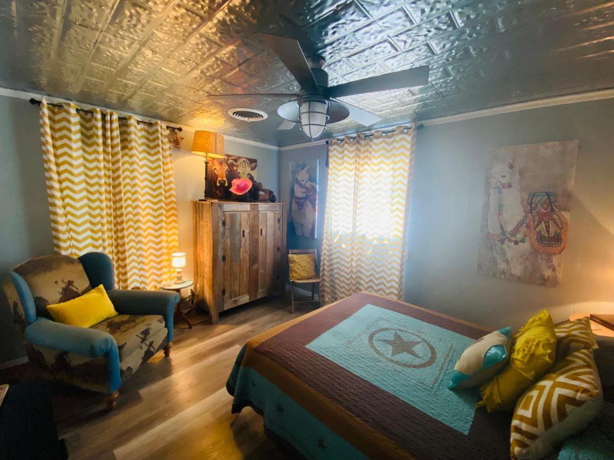 Pecan St. Parlor Haus Downtown Bandera, Tx المظهر الخارجي الصورة