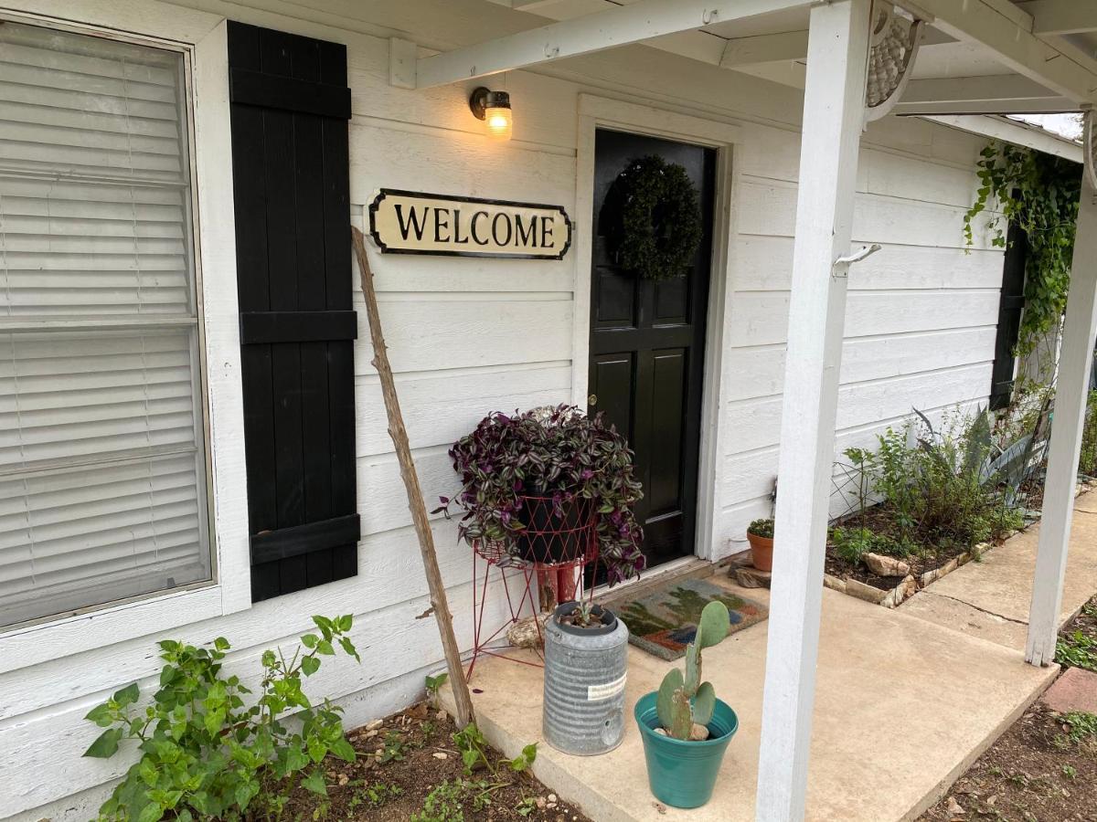 Pecan St. Parlor Haus Downtown Bandera, Tx المظهر الخارجي الصورة