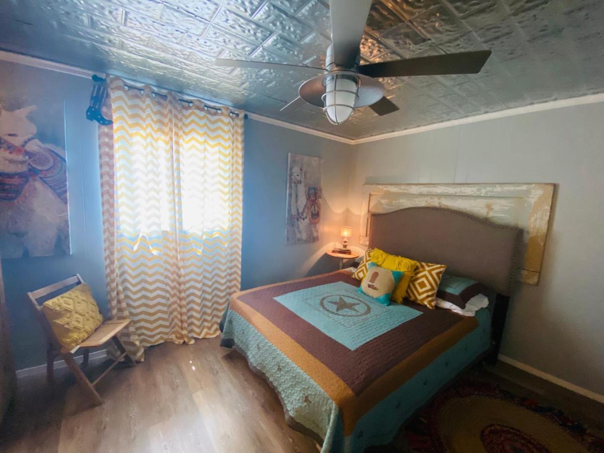 Pecan St. Parlor Haus Downtown Bandera, Tx المظهر الخارجي الصورة
