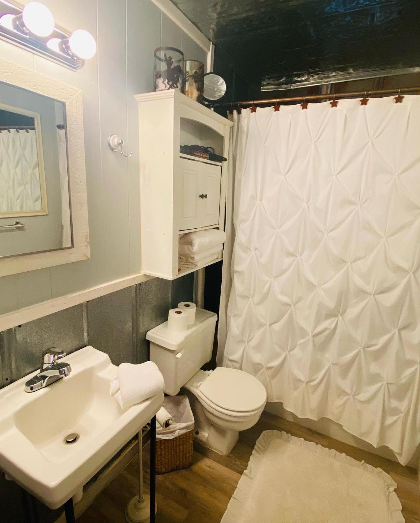 Pecan St. Parlor Haus Downtown Bandera, Tx المظهر الخارجي الصورة